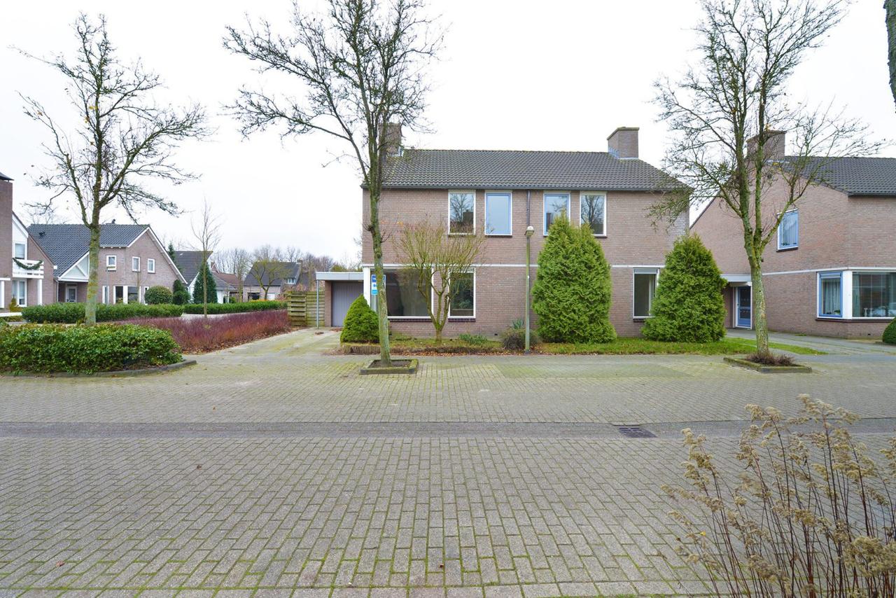 140 m² house with garage in De Overlaet - Image 3
