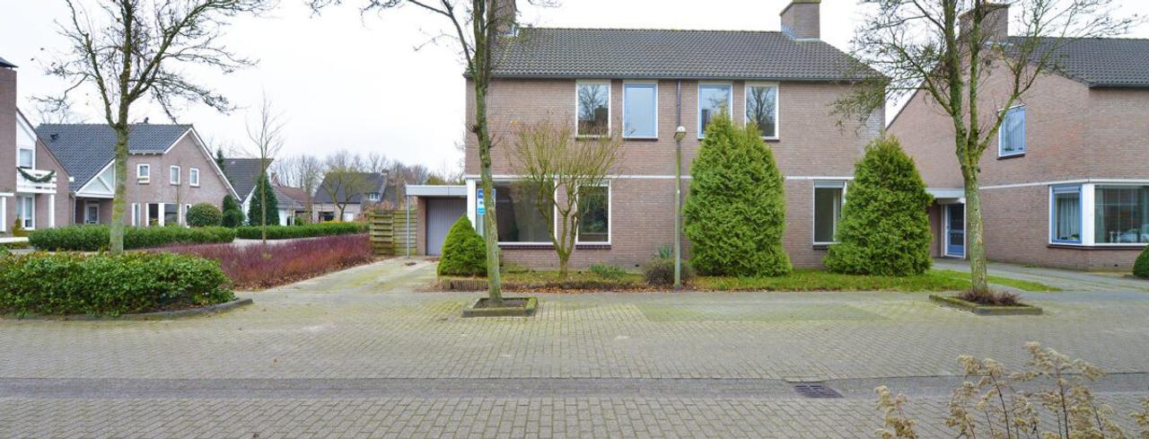 140 m² house with garage in De Overlaet - Image 1