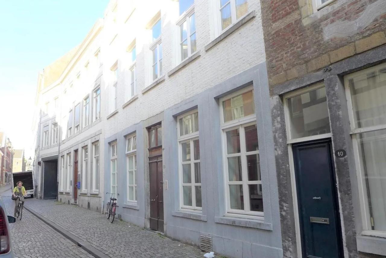 Student Room of 30m² in the City Center - Image 1