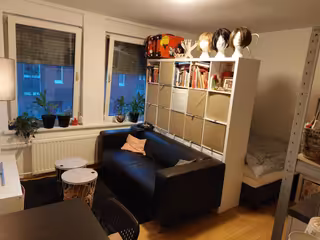 Studio with Private Shower in Theresia Oost