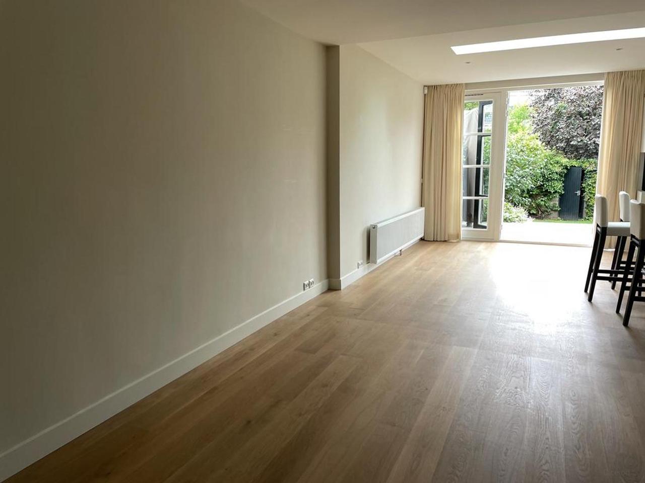 1930s House with 5 Bedrooms - Image 11