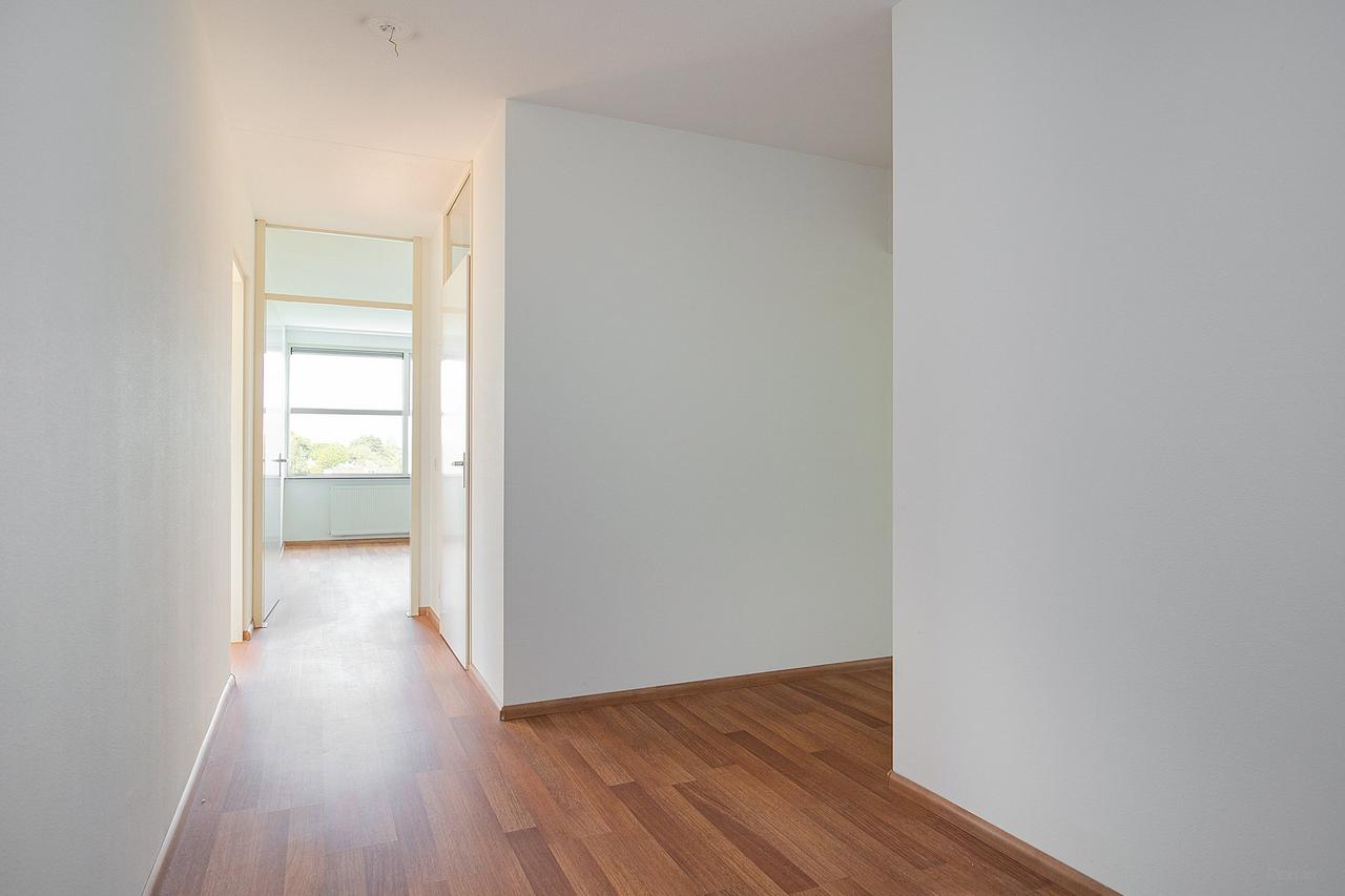 2-bedroom apartment with elevator - Image 9