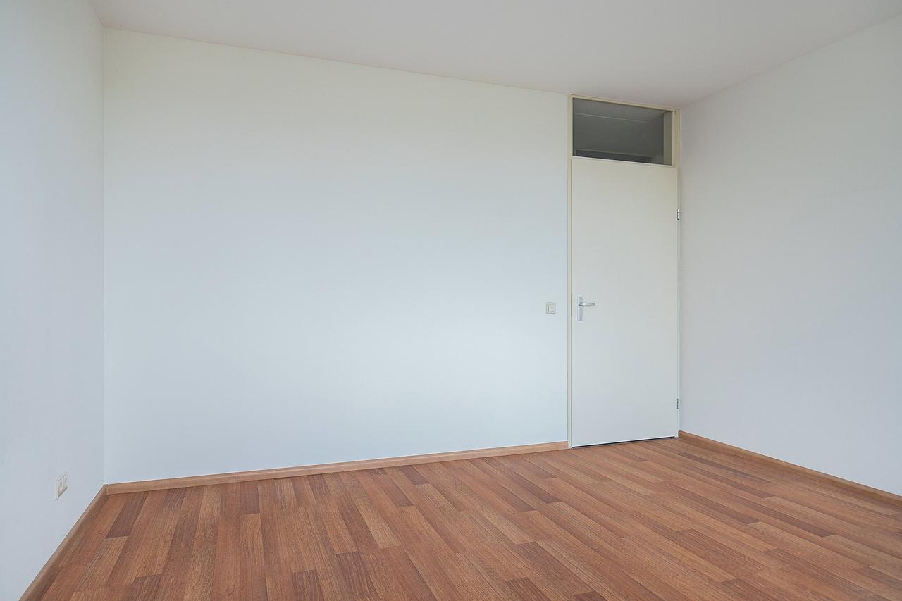 2-bedroom apartment with elevator - Image 12