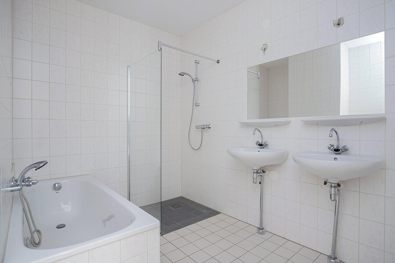 2-bedroom apartment with elevator - Image 14