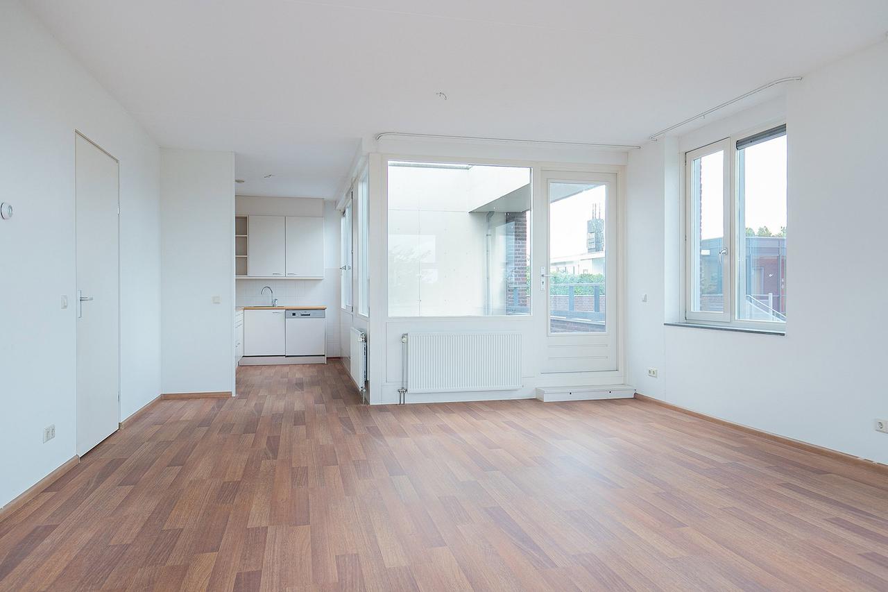 2-bedroom apartment with elevator - Image 11