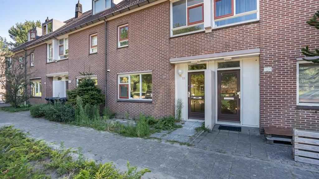 Bright family home with 3 bedrooms and garden in Diemen - Image 2