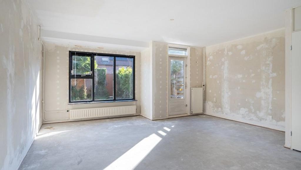 Bright family home with 3 bedrooms and garden in Diemen - Image 3
