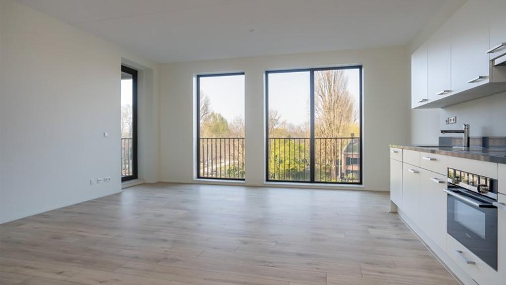 4-room apartment with loggia in Diemen - Image 1