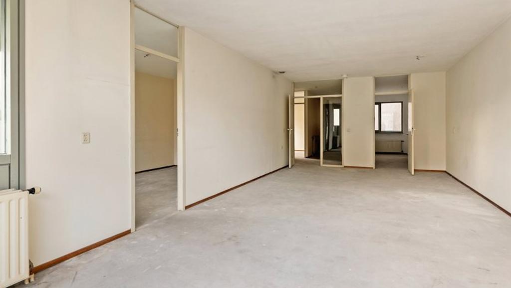 84 m² apartment with loggia - Image 2