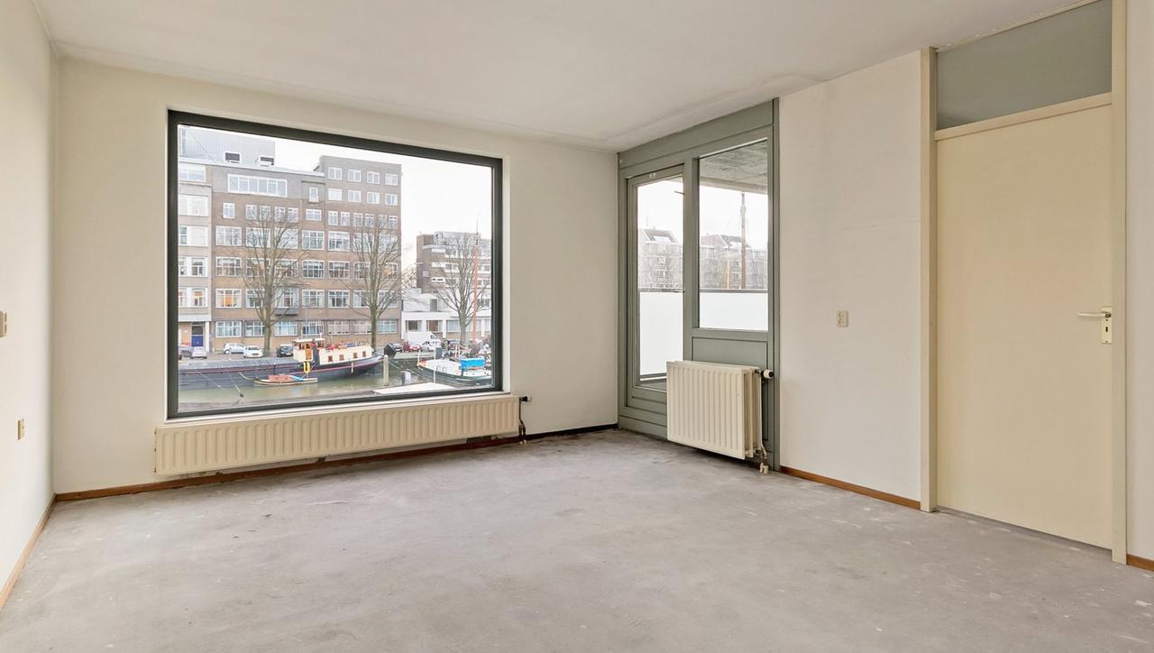 84 m² apartment with loggia - Image 1