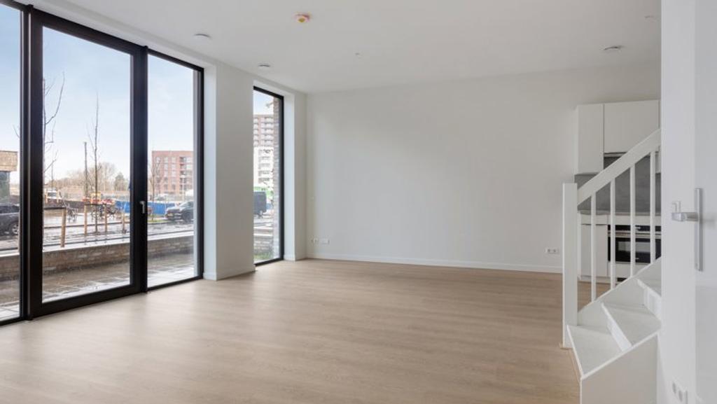3-bedroom maisonette with balcony - Image 1