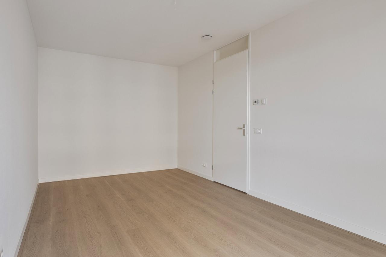 3-bedroom maisonette with balcony - Image 9