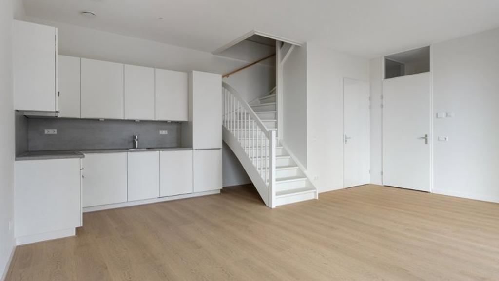 3-bedroom maisonette with balcony - Image 2