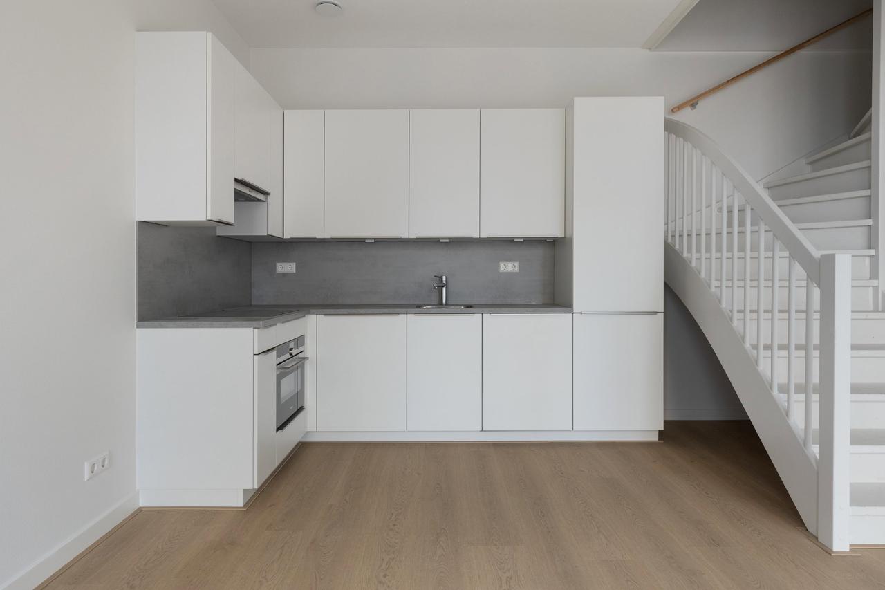 3-bedroom maisonette with balcony - Image 5