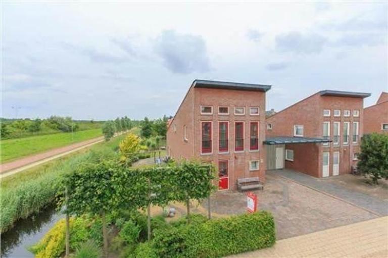 Vrijstaande villa met 4 slaapkamers - Afbeelding 2