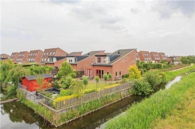 Vrijstaande villa met 4 slaapkamers - Afbeelding 1