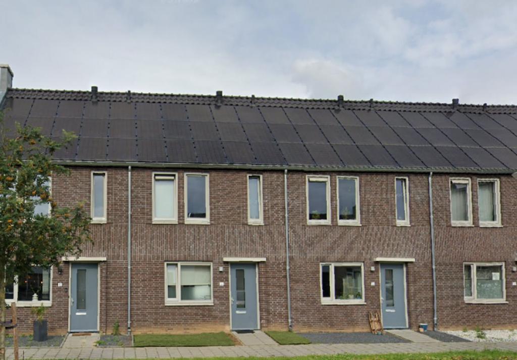4-slaapkamer woning met tuin in Maasniel - Afbeelding 1