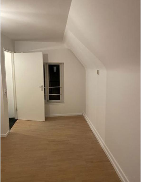 2-bedroom apartment with roof terrace in city center - Image 5