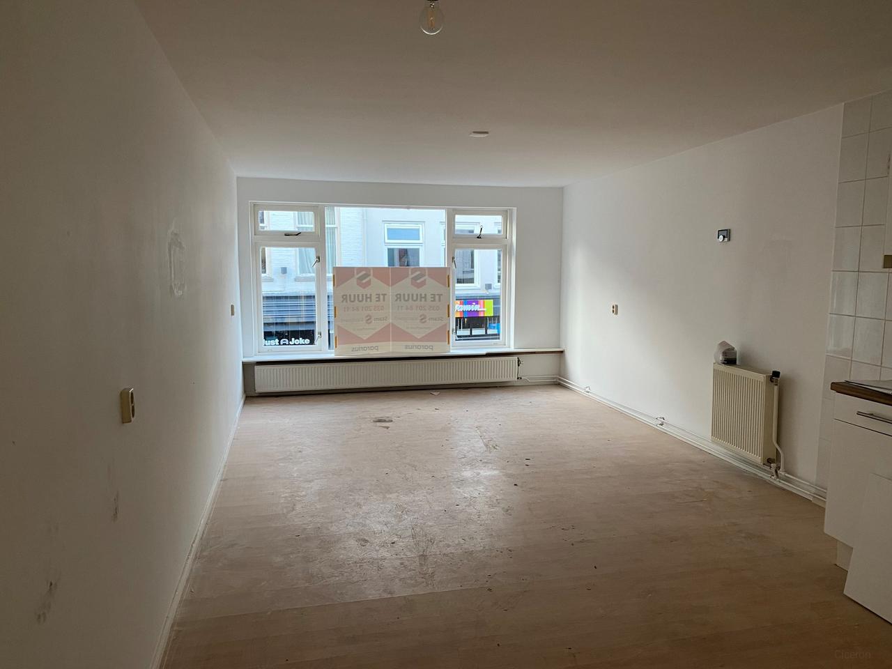 2-bedroom apartment with roof terrace in city center - Image 2