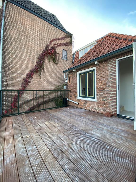 2-bedroom apartment with roof terrace in city center - Image 12