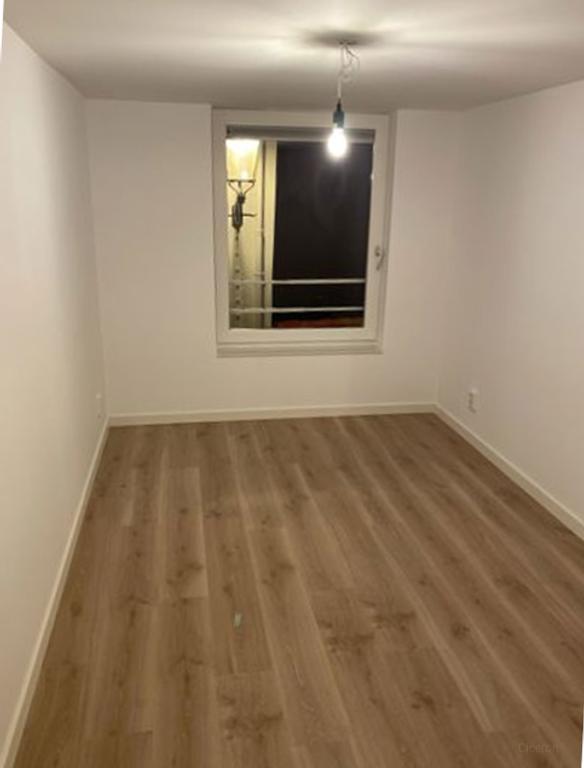 2-bedroom apartment with roof terrace in city center - Image 9