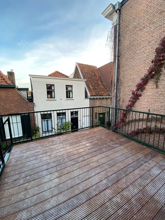 2-bedroom apartment with roof terrace in city center - Image 13