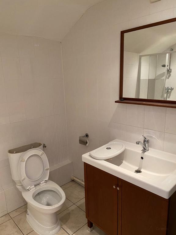 2-bedroom apartment with roof terrace in city center - Image 11