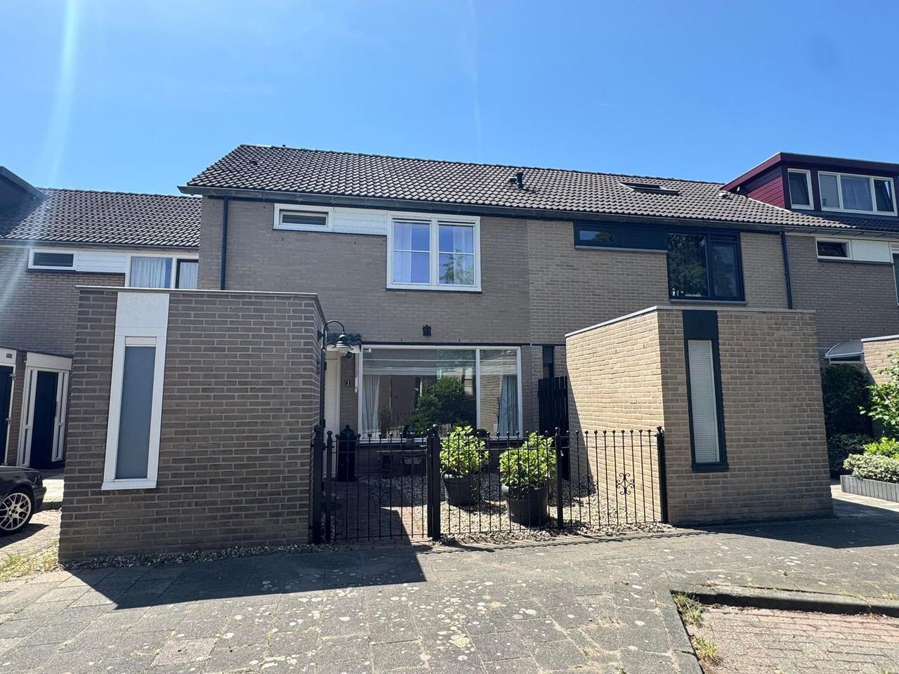 4-slaapkamerwoning met veranda - Afbeelding 2