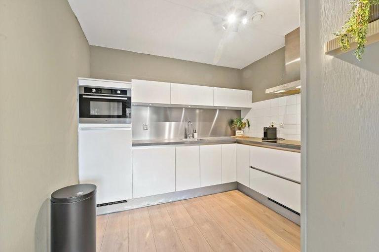 79 m2 with balcony in the heart of The Hague - Image 9