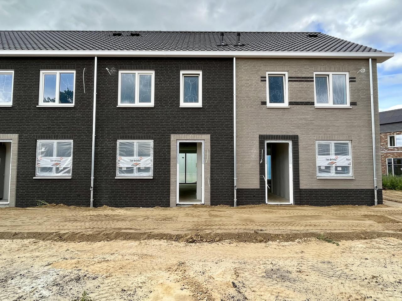 Hoekwoning met tuin en zonnepanelen - Afbeelding 1