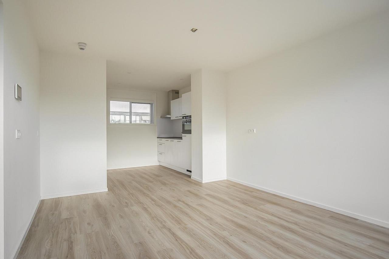 Renovated 55+ apartment with balcony - Image 8