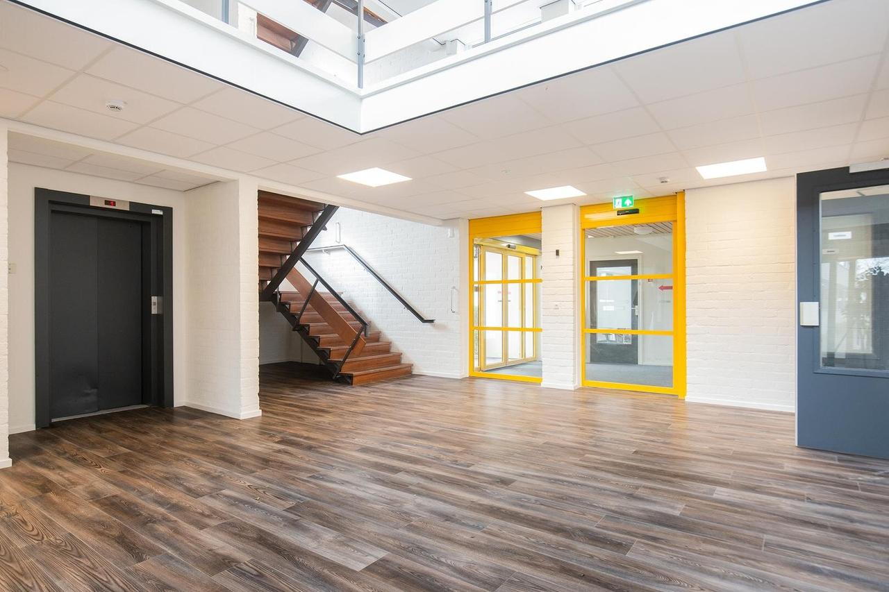 Renovated 55+ apartment with balcony - Image 21