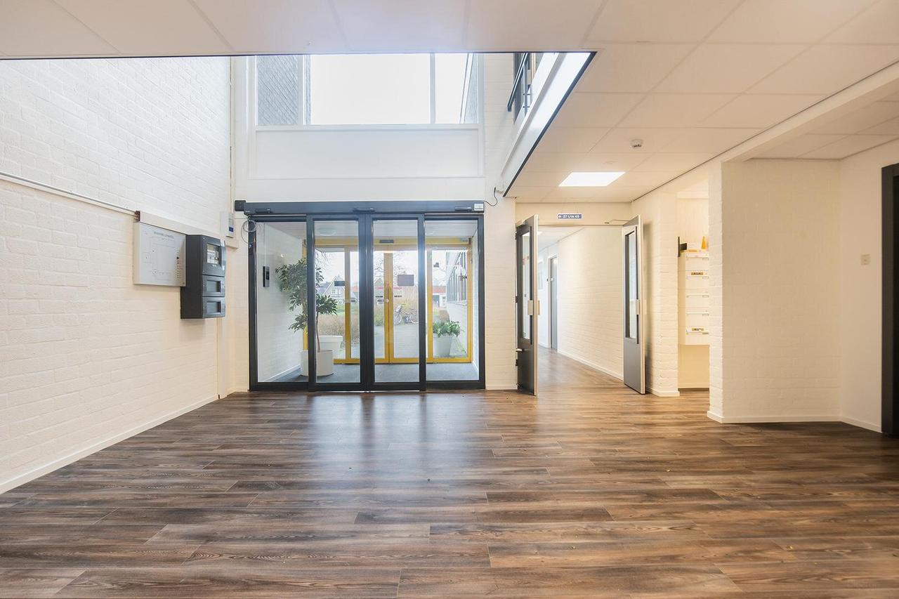 Renovated 55+ apartment with balcony - Image 19