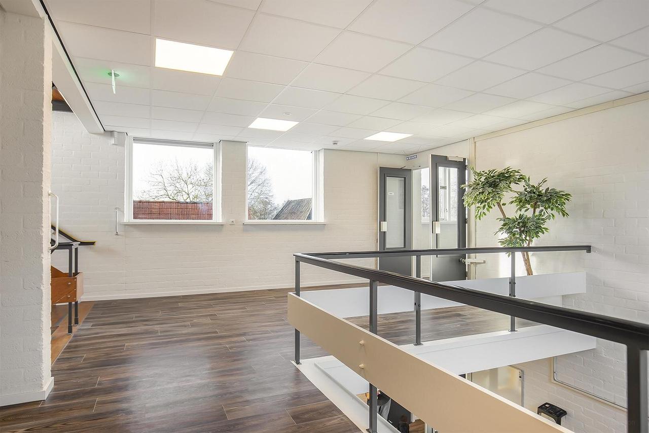 Renovated 55+ apartment with balcony - Image 22
