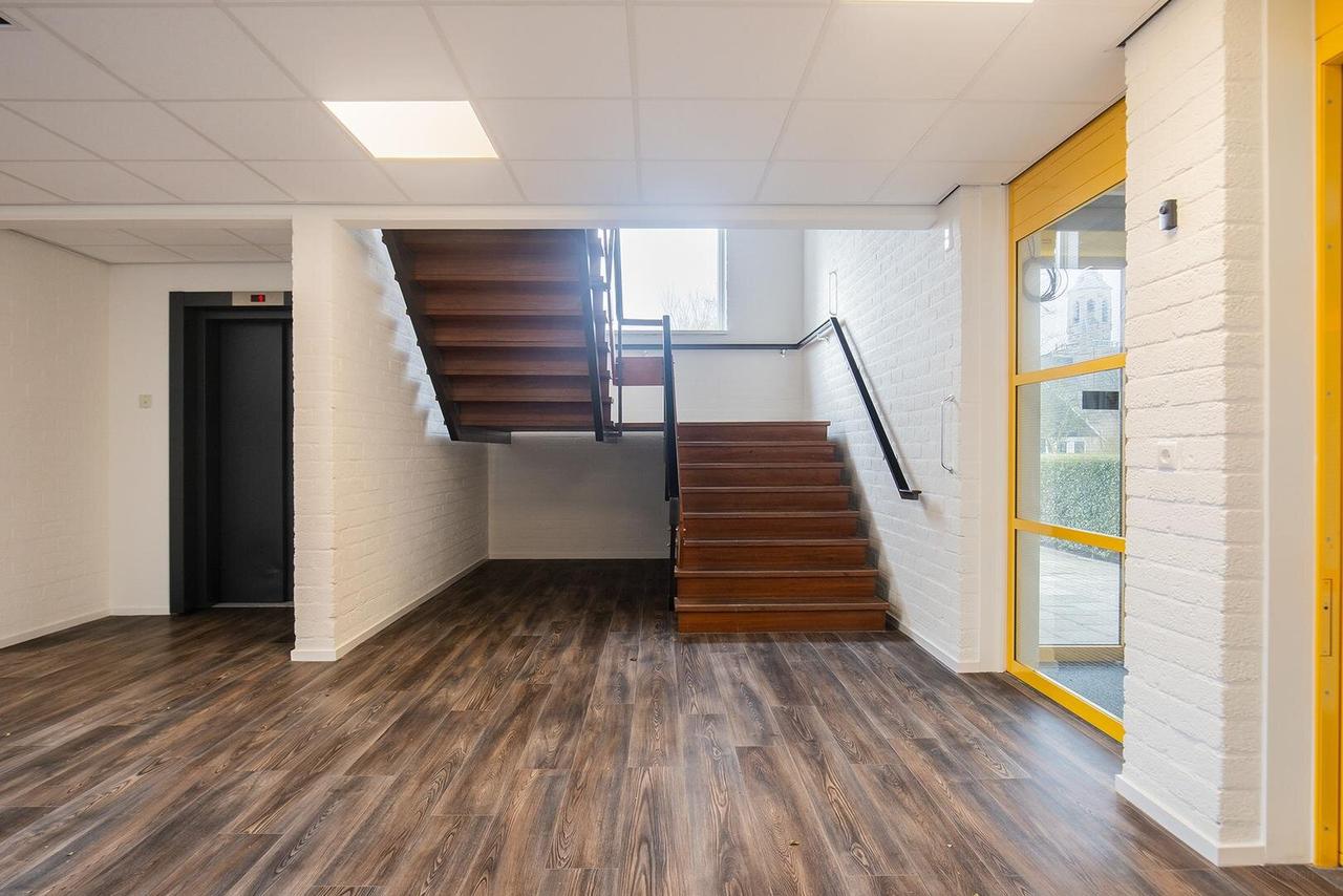 Renovated 55+ apartment with balcony - Image 20