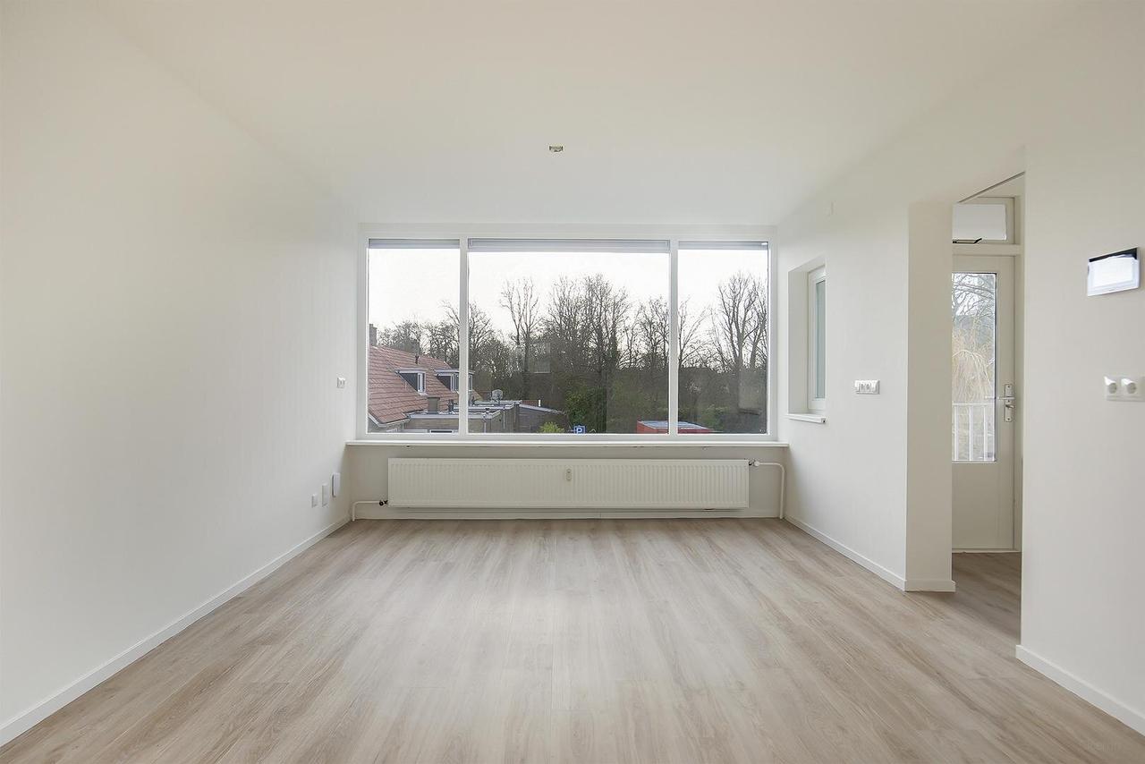 Renovated 55+ apartment with balcony - Image 5