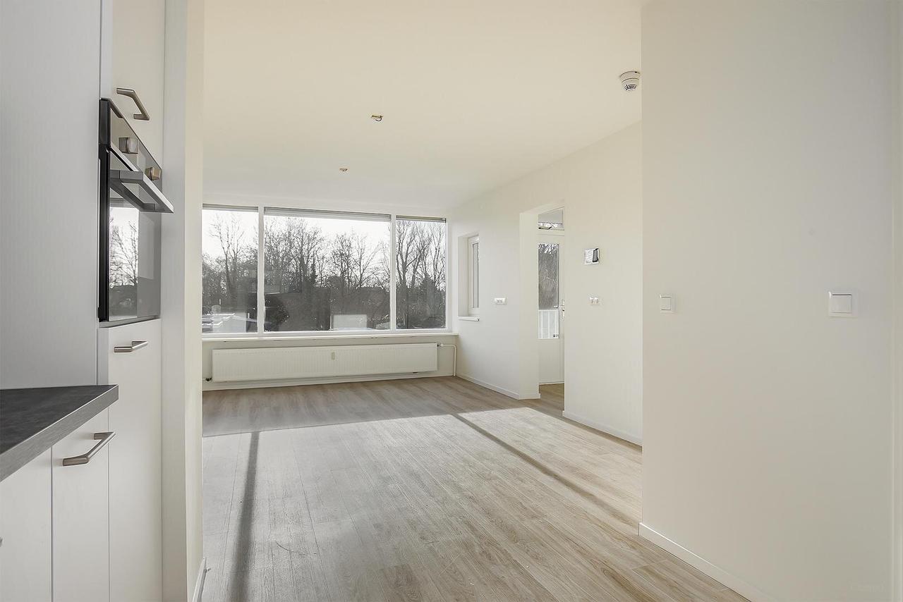 Renovated 55+ apartment with balcony - Image 12