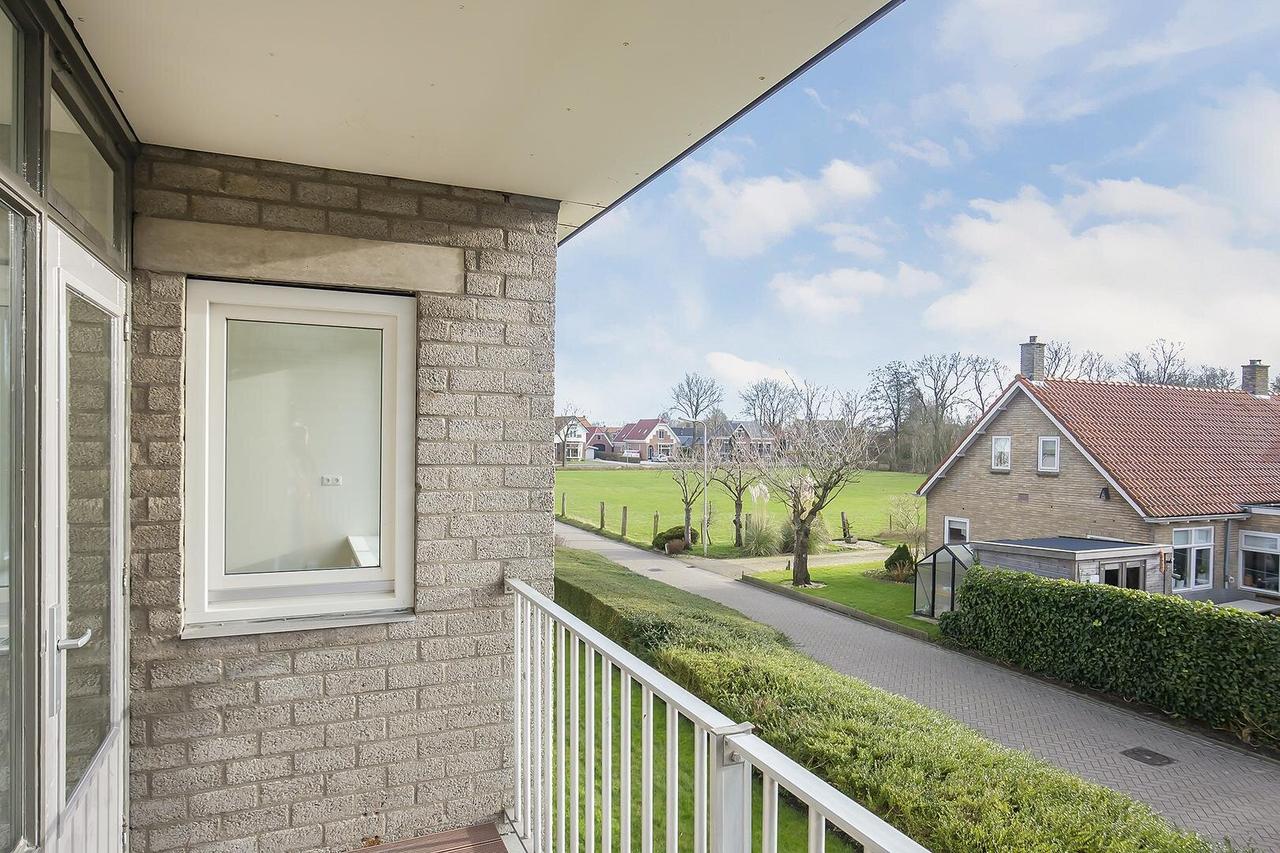 Renovated 55+ apartment with balcony - Image 18