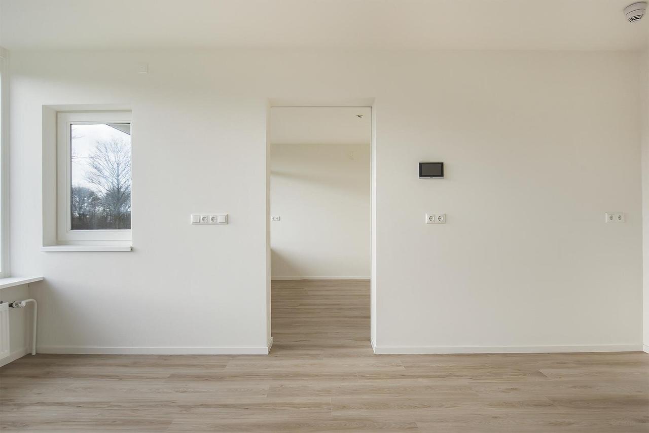 Renovated 55+ apartment with balcony - Image 7