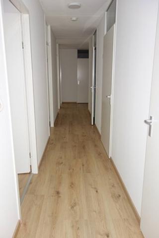 132 m² apartment with 4 bedrooms - Image 2