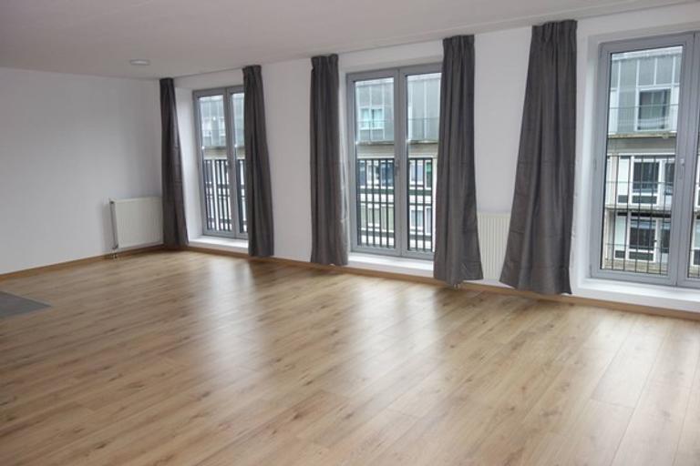 132 m² apartment with 4 bedrooms - Image 4