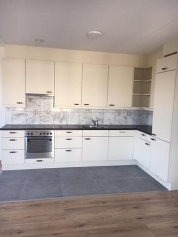 132 m² apartment with 4 bedrooms - Image 3