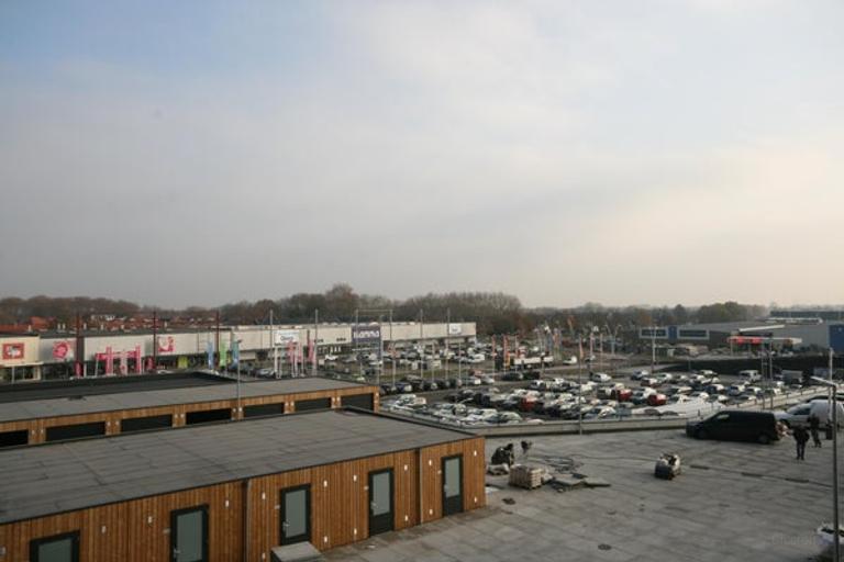 Furnished 2-bedroom apartment with parking space - Image 11