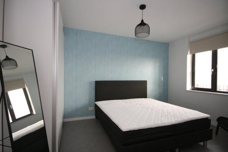 Furnished 2-bedroom apartment with parking space - Image 5