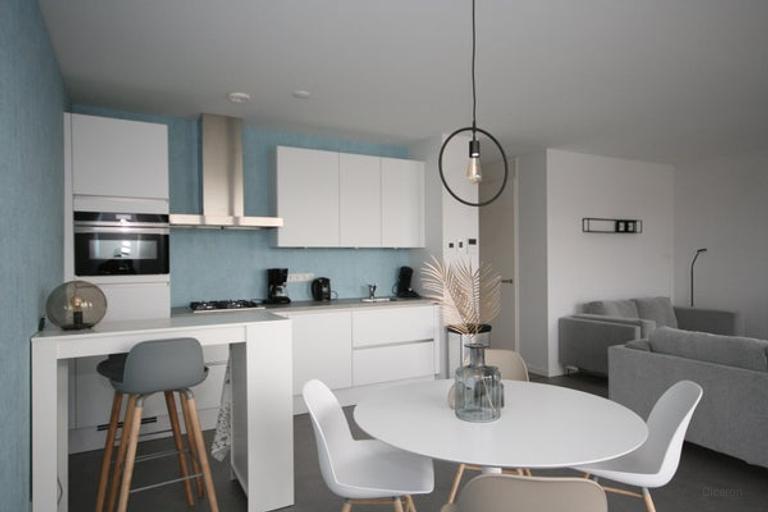 Furnished 2-bedroom apartment with parking space - Image 2