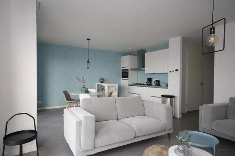 Furnished 2-bedroom apartment with parking space - Image 4
