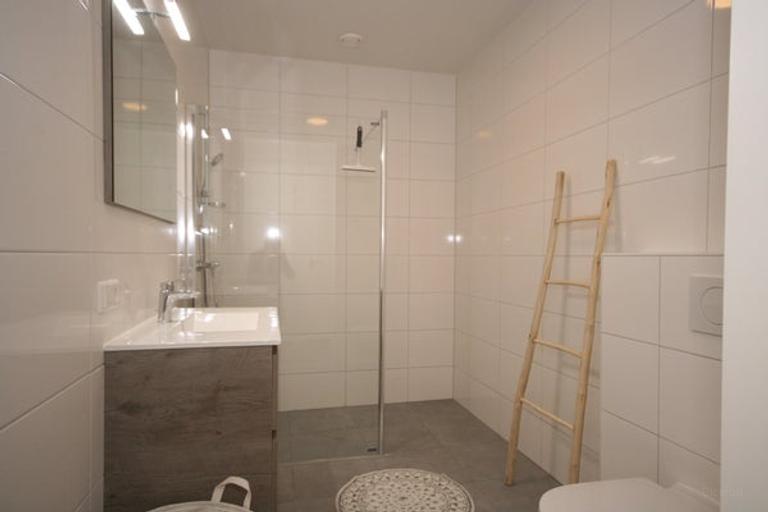 Furnished 2-bedroom apartment with parking space - Image 7