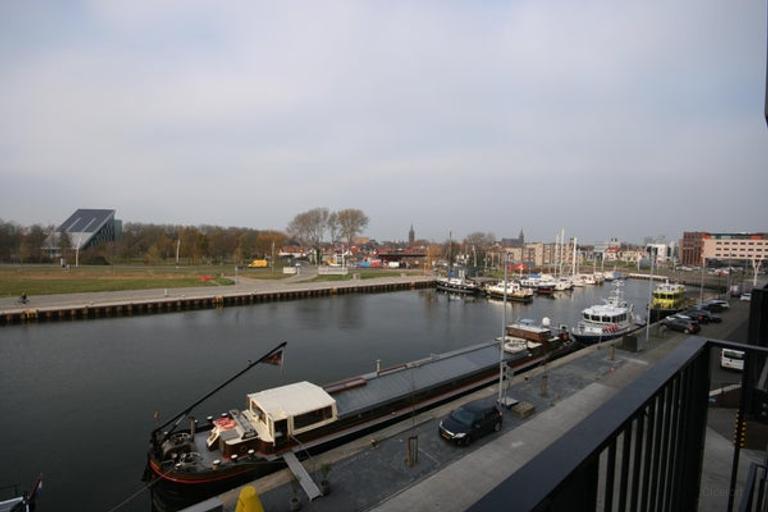 Furnished 2-bedroom apartment with parking space - Image 10