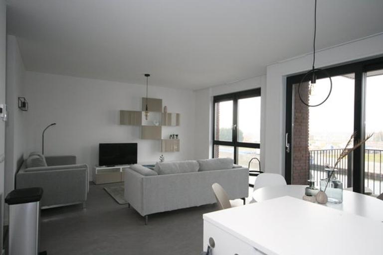 Furnished 2-bedroom apartment with parking space - Image 3