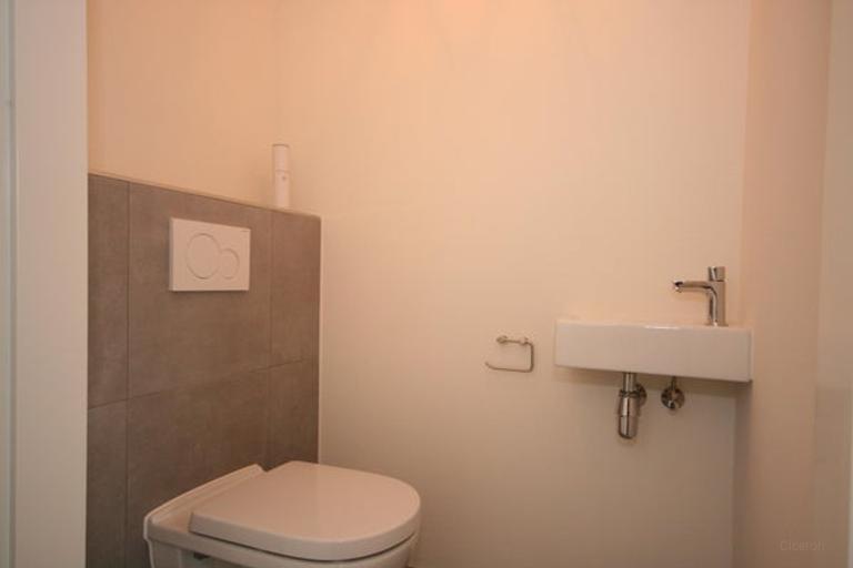 Furnished 2-bedroom apartment with parking space - Image 8